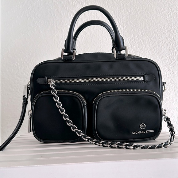 MICHAEL Michael Kors Handbags - EUC Michael MK med utility camera msgr